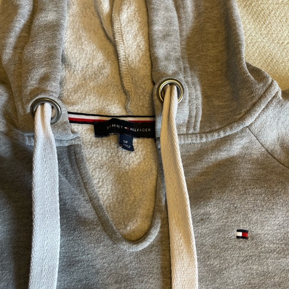 Tommy Hilfiger hoodie
Grey
Small - Picture 3 of 5